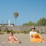 Tess Masazza Instagram – Under my beach umbrella…🏖️
#chetiposei #teamsole #teamombrellone #insopportabilmentedonna