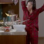 Tess Masazza Instagram - Buon carbonara day! Ecco un video creato per l’occasione ispirato ad un mio ricordo legato proprio alla carbonara. Ovvero il ricordo delle mie serate a casa da sola a guardare film horror (e pentirmene subito dopo) e mangiare un bel piatto di carbonara di fronte alla TV @fratelli_beretta #CarbonaraDay #CarbonaraStories #adv