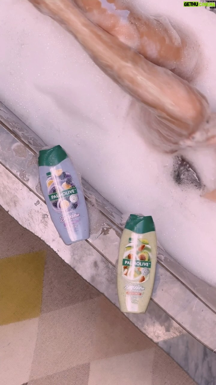 Thalí García Instagram - Apodérate de tus mañanas y dale a tu piel el smoothie que necesita, descubre las 2 presentaciones de #PalmoliveSmoothie, te van a encantar!!! Ya están disponibles en tu supermercado más cercano, cuéntame cuál fue tu favorito💚 #BañoSuave