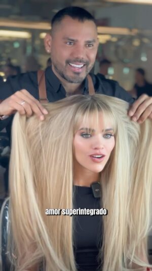 Thalí García Instagram - Que opinas de este cambio para @thaligarcia ?
De Marrón a Rubio, de corto a largo, tienes que ver este increíble cambio de look y apreciar como cuidamos su cabello con @blustonprofessional y @bellamihairpro.
#color & #hairextensions by @eguzmann 
@lopezandres31 
#makeup by @anthoninocc 
#hairstylist by @samuel_makeupp 

@blustonprofessional 
@bellamihairpro 

#hairextensions #miamihairextensions #miamibalayage #thalígarcía #lcdlf4 #armadeusbrickell
