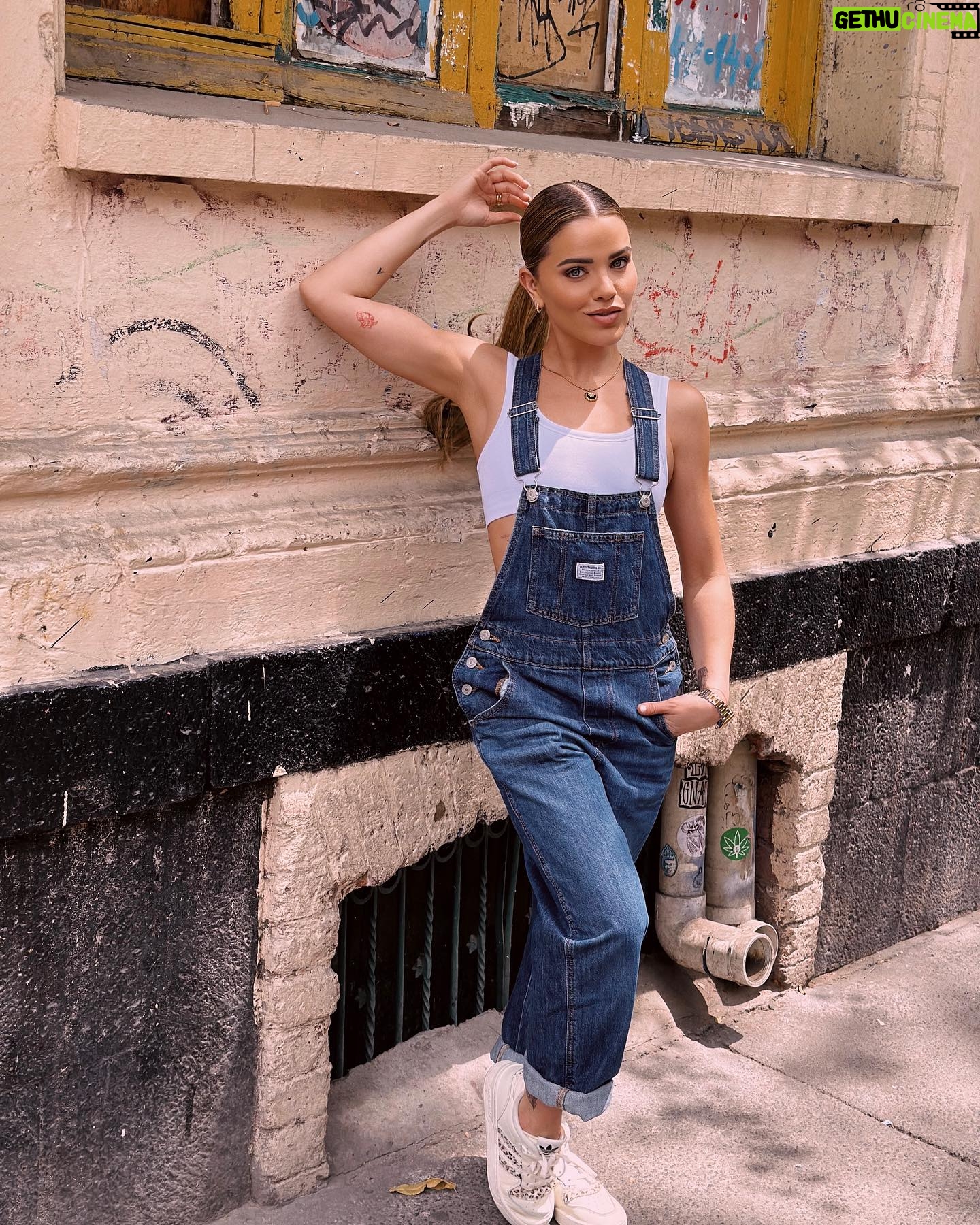 Thalí García Instagram - Donde sientas paz, pero a la vez se te acelere el corazón.