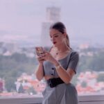 Thalí García Instagram – Con la Inteligencia Artificial de la app #ThinQ de @lgmexico puedo revisar de manera remota el estatus de mis dispositivos LG y dedicarme a hacer lo que más me gusta.