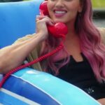 Thalí García Instagram - ☎️ Cuando la jefa llama…¡se le contesta estés donde estés! Mira como @ThaliGarcia aceptó la invitación para participar en #LaCasaDeLosFamosos! ¿Eres #TeamThali? 💖#LCDLF4