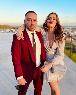 Thalí García Instagram - Felipe & Yo,

Conquistamos tanto, crecimos tanto, nos hicimos mejores muchas veces, viajamos, callamos la boca de muchos y también evolucionamos. Si hay algo en este mundo que me llena el alma, es decir que se que nos vamos mejor que cuando llegamos a esta relación. A veces la vida actúa de maneras muy extrañas, a veces hay ciclos que se cumplen, caminos que nos llevan a rincones del mundo diferentes y aunque el amor sea gigante a veces solo toca decir a adiós y confiar, confiar en que Dios es maravilloso y el universo siempre conspira en favor del amor. 

Te amo y te amaré siempre.