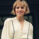 Thalí García Instagram – Amamos el mini #blondebob de @thaligarcia Si recordáis, transformamos su color a rosa para uno de sus proyectos, y días después volvimos al rubio. Trabajo de coloración minucioso y precioso por nuestra estilista Irene. Un rubio dorado achampanado que le da mucha luz a su tez dorada. Pelo @saloncheska Fotones por @tiempodecerezas #cabellodorado #goldenblonde #minihair #altapeluqueria #expertosencolor #rubiosperfectos