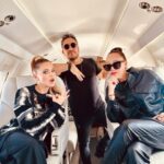 Thalí García Instagram - When family says JUMP, you say: HOW HIGH? ✈️❤️‍🔥 Yo tenía 14 años cuando conocí a Gabi, automáticamente se convertiría en mi mejor amiga, ella me vio en medio de un mundo donde todo me hacía sentir invisible. Ella me inspiró junto con mis padres a siempre creer en mi, a que me fuera de Hermosillo a perseguir un sueño. Sueño que muchas veces pareció imposible. Con los años apareció Gabo, el otro mejor amigo que no soportaba porque tóxica si soy y a gabi la quería solo para mí; aprendimos a compartirla, con el tiempo nos convertimos en los 3 mosqueteros, amigos por casualidad, familia por elección. Después de 17 años de amistad, un divorcio, la llegada de un nuevo integrante y 2 niños maravillosos, hoy esos 3 mosqueteros se convirtieron en 4. Aparte de mis padres, mi hermana y mis hijos. Estos 3 seres son: mi verdadera resistencia. Los amigos, en realidad son la familia que nosotros elegimos para compartir lo bueno y lo malo. No se necesitan muchos, se necesitan verdaderos. Lealtad y agradecimiento, dos valores importantes que muchos deberían de aprender. Que ruede el mundo, nosotros juntos pa’ siempre. Let’s be honest, en colaboración con @jetstimemx somos todavía mas chingones. 😛😛😛🔥 #jetsetter