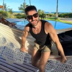 Thales Bretas Instagram – Sem filtro no paraíso!
Dias maravilhosos em família na @casadatrindademamucabinhas ! 
Que lugar lindo!
Mar quentinho, pessoal acolhedor…
Recarregando as energias e vivendo momentos que vão ficar na memória pra sempre!
Esse é um dos meus cantinhos favoritos…
Obrigado Deus! Obrigado Pernambuco!
📸 @tamarabretas.photography
