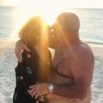 Thales Bretas Instagram - E hoje foi aniversário dele!!! Vovô @juliomarcos8106 parabéns! Muitos anos de vida. Muita luz como na foto!! Mto tia @penhasenise , mto amor dos netos, mta alegria da vida!!! Que você seja mto feliz e tenha mta saúde pra aproveitar a vida como mais gostar! Bjao love u. 🤍