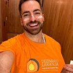 Thales Bretas Instagram - O mês de dezembro é muito importante para nós dermatologistas, por conta da campanha Dezembro Laranja, que aborda a importância do cuidado e prevenção ao câncer de pele. E no dia 2/12, amanhã, terá o Exame Preventivo Gratuito para a população, com mais de 100 postos espalhados por todo país. Saibam mais em @dermatologiasbd #dezembrolaranja #CampanhaCancerPele2023