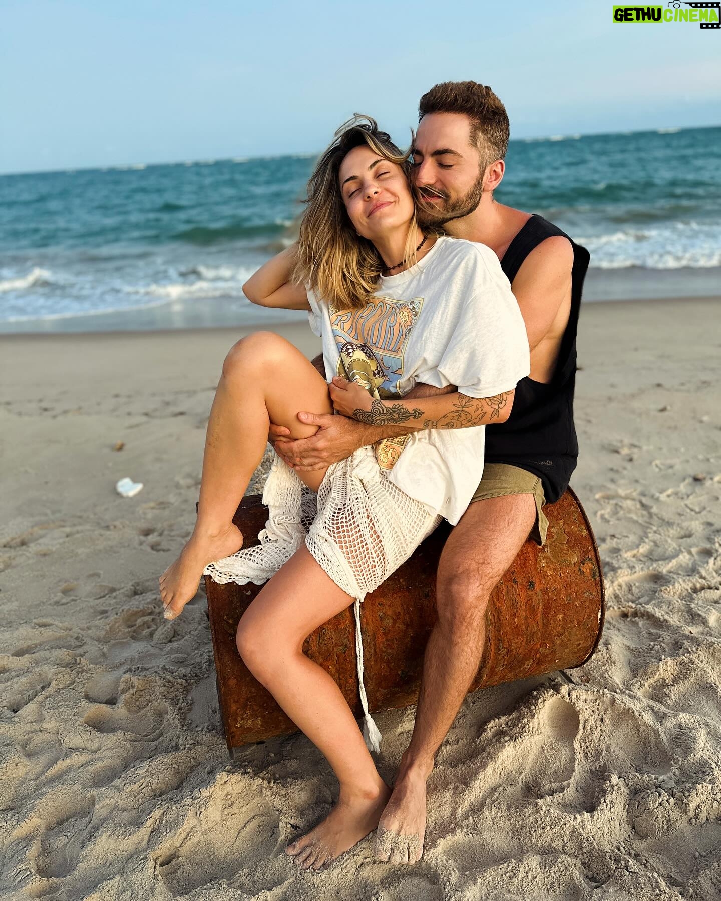 Thales Bretas Instagram - #tbt dessa viagem em família! Saudade da rirmã @tamarabretas . Te amo