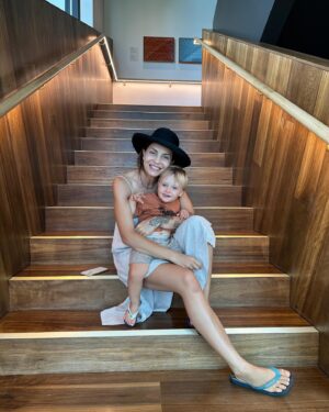 Thales Bretas Instagram - Viva @tamarabretas , minha irmãzinha, amor da minha vida há quase 36 anos!!!
Tô muito feliz de poder estar perto de vc e comemorar mais esse ciclo do seu lado! Que você tenha tudo o que precisa, o que merece e o que deseja, sempre! Que o mundo seja gentil com você, te trate com carinho e amor. Eu vou te tratar sempre, pra sempre!! Te amo te amo te amo!!!