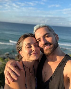 Thales Bretas Instagram - Viva @tamarabretas , minha irmãzinha, amor da minha vida há quase 36 anos!!!
Tô muito feliz de poder estar perto de vc e comemorar mais esse ciclo do seu lado! Que você tenha tudo o que precisa, o que merece e o que deseja, sempre! Que o mundo seja gentil com você, te trate com carinho e amor. Eu vou te tratar sempre, pra sempre!! Te amo te amo te amo!!!