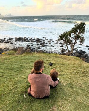 Thales Bretas Instagram - Paz… Pra começar a semana energizado pela força da natureza! E a emoção das ondas revirando nosso oceano.