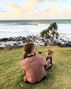 Thales Bretas Instagram - Paz… Pra começar a semana energizado pela força da natureza! E a emoção das ondas revirando nosso oceano.