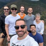 Thales Bretas Instagram - Um carrossel cheio de autocuidado, de trabalho, de amor, família, amigos. Porque o final do ano está chegando e eu já estou na retrospectiva de 2023 e nos pensamentos e desejos para 2024. Quem mais está assim também? #DOVEMENCARE #SóQuemCuida realmente protege. #publi