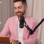Thales Bretas Instagram - Você se considera uma pessoa organizada? Vai chegando o fim do ano e eu costumo ficar mais reflexivo, gosto de rever o que eu aprendi ao longo desses 12 meses. Certamente foi um ano que eu gerenciei melhor minha organização, pra dar conta de tantas agendas, cuidar da casa, dos filhos, educar, programar gravações de podcasts, conteúdos, atender bem meus pacientes nas consultas, estudar os casos, me atualizar, e não esquecer dos meus momentos de autocuidado! Cuidar da minha saúde física, mental, espiritual, minha carreira profissional e minha trajetória como ser humano / pai / médico. Uma dica para o seu 2024: organização. Descubra o método que funciona melhor para você, seja uma agenda online, ou um planner. E feche horários pra VOCÊ MESMO também. Não se esqueça nunca! Cuide-se para cuidar bem do outro e dos seus afazeres!