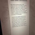 Thales Bretas Instagram - The Cult Of Beauty: Uma exposição maravilhosa que está acontecendo em Londres e eu AMEI ter ido. Essa exposição está no @wellcomecollection até abril de 2024 e conta a história da beleza ao longo do tempo. Eu como dermatologista pude ver algumas curiosidades impressionantes, como um protetor solar natural, feito antigamente (foto 2), maquiagens e instrumentos de beleza usados ao longo dos séculos, a evolução dos cosméticos e dos procedimentos… Tinha até uma homenagem ao Dr. Ivo Pitanguy pelo legado que deixou na cirurgia plástica pro mundo! E, por fim, uma reflexão dos filtros, da busca incessante por belezas inalcançáveis e o impacto da internet em tudo isso. Muito interessante, recomendo!