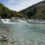 Thales Bretas Instagram - Pulinho em Queenstown, na Nova Zelândia, mto surpreendente! Trilhas lindas, paisagem, lago azul, cachoeiras, vinícolas… e até uma nevinha eterna no glaciar. Amei. Quero voltar…