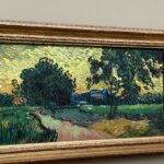 Thales Bretas Instagram - Vi recentemente essa exposição no Museu D’Orsay, em Paris, com as últimas obras de Van Gogh, que ele pintou na cidade de Auvers-sur-Oise, na França, enquanto se hospedou na casa do seu médico Dr Gachet. Essas obras misturam a melancolia do pintor com a paisagem bucólica do campo onde viveu, e seus habitantes retratados. Eu fico fascinado pela arte, pela forma com que artistas, supersensíveis, retratam suas experiências e percepções do mundo. Queria poder me expressar assim! Quem mais aí curte?