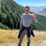 Thales Bretas Instagram - Pulinho em Queenstown, na Nova Zelândia, mto surpreendente! Trilhas lindas, paisagem, lago azul, cachoeiras, vinícolas… e até uma nevinha eterna no glaciar. Amei. Quero voltar…