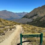 Thales Bretas Instagram - Pulinho em Queenstown, na Nova Zelândia, mto surpreendente! Trilhas lindas, paisagem, lago azul, cachoeiras, vinícolas… e até uma nevinha eterna no glaciar. Amei. Quero voltar…