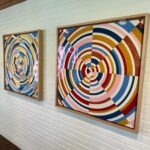 Thales Bretas Instagram - Quem aí ama arte? ☝🏼 Essas foram de uma viagem na Dinamarca, onde fica o Museu de Arte Moderna de Louisiana, perto da capital, Copenhagem... eu amo a expressão da arte e o que ela me causa. Essas foram algumas das minhas obras favoritas. Diz aí qual a que te toca mais? (Responder que foi o dedo não vale 😂)