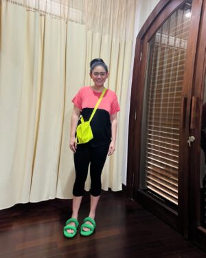 Thalita Latief Instagram - Sat set ke clinic dokter @cissienugraha pas banget anak lagi ujian tp ikut nemenin bundanya jadinya mesti buru” hahahaha… 🤓🤓🤓
tapi tetep diusahakan yaaah ga mau absennn demi kesejahteraan jiwa raga dan batin ya bu ibukkkk semuanyahhhhh 👯‍♀️😚👯‍♀️ a.k.a #bodygoals 
•
progress is on our way 😎😌😚
💪🏼🔥 bisa bisa bisa….
Sehat is our middle name!!! 😇
•
Stay healthy stay happy 🌺