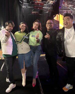 Thalita Latief Instagram - @family100id lebaran edition ✨
with various artists 💕
Selalu seru dan menyenangkan bermain di gameshow ini…
•
#happygolucky #blessed 
#family100indonesia