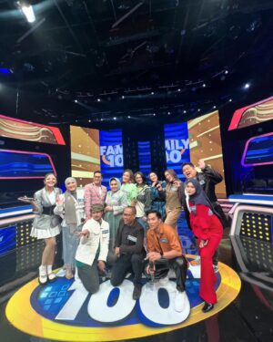 Thalita Latief Instagram - @family100id lebaran edition ✨
with various artists 💕
Selalu seru dan menyenangkan bermain di gameshow ini…
•
#happygolucky #blessed 
#family100indonesia