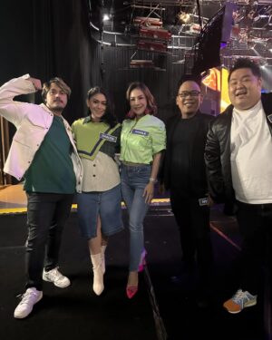 Thalita Latief Instagram - @family100id lebaran edition ✨
with various artists 💕
Selalu seru dan menyenangkan bermain di gameshow ini…
•
#happygolucky #blessed 
#family100indonesia