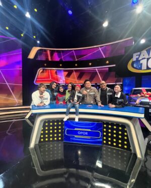 Thalita Latief Instagram - @family100id lebaran edition ✨
with various artists 💕
Selalu seru dan menyenangkan bermain di gameshow ini…
•
#happygolucky #blessed 
#family100indonesia