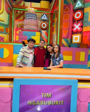Thalita Latief Instagram - Danke @dreamboxindonesia for having us 🙏🏻
@sumargodenny yg selalu menyalaaa abangkuuu ✨🤣
seru”an brg teamnya ka @kalinaocktaranny 🫰🏼😘
•
Anddd team kita dong pastinyaaa…
Team solid ngabuburce yg menang ga menang 
yg penting “hebring is our lyfee” 😂😂😂 lol wkwkw..
@shaquilladisca @ichanrei @byputra31 
•
#dreambox #dreamboxindonesia #transtv
#blessed #grateful #fun #happy #lucky