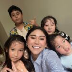 Thalita Latief Instagram - Cinta-cintanya akuuu 💕💕💕 • rambut anak” ga ada yg bener 😂 Maklum abis main outdoor hahahaha…. • #jemmasday #jemimabirthday #family #love #unconditionallove