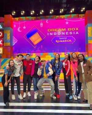 Thalita Latief Instagram - Danke @dreamboxindonesia for having us 🙏🏻
@sumargodenny yg selalu menyalaaa abangkuuu ✨🤣
seru”an brg teamnya ka @kalinaocktaranny 🫰🏼😘
•
Anddd team kita dong pastinyaaa…
Team solid ngabuburce yg menang ga menang 
yg penting “hebring is our lyfee” 😂😂😂 lol wkwkw..
@shaquilladisca @ichanrei @byputra31 
•
#dreambox #dreamboxindonesia #transtv
#blessed #grateful #fun #happy #lucky