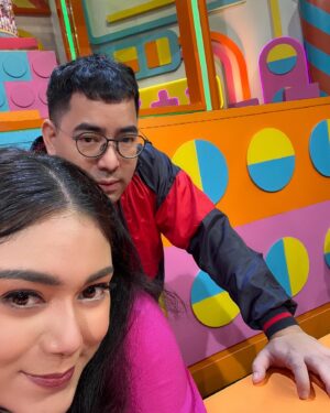 Thalita Latief Instagram - Danke @dreamboxindonesia for having us 🙏🏻
@sumargodenny yg selalu menyalaaa abangkuuu ✨🤣
seru”an brg teamnya ka @kalinaocktaranny 🫰🏼😘
•
Anddd team kita dong pastinyaaa…
Team solid ngabuburce yg menang ga menang 
yg penting “hebring is our lyfee” 😂😂😂 lol wkwkw..
@shaquilladisca @ichanrei @byputra31 
•
#dreambox #dreamboxindonesia #transtv
#blessed #grateful #fun #happy #lucky