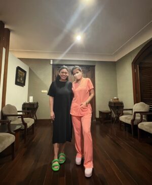 Thalita Latief Instagram - Trust the process 💪🏼🤍😇
Always happy control routine 
with my lovely doctor @cissienugraha 😘🙏🏻💕
Ini dokterku yg bantu prosesku sejak awal bgt ya guysssss hingga saat ini 🫶🏼🫶🏼🫶🏼🫶🏼🫶🏼
•
Juara sih dokter… abis off lama krn libur lebaran udah takut aja ni berat badan bakalan amburadul… eeehhhhh hari ini bangga sm diri sendiri krn BB justru stabil dan lingkar pelan” turun terusss… Alhamdulillahhh 😇😍
semangat semangat semangat… maju terussss 💪🏼💪🏼💪🏼
•
#grateful #blessed #happy 
#healthylifestyle #happylife