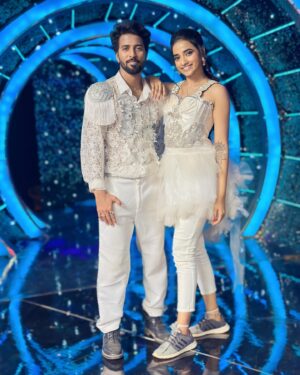 Thamizh Selvi Instagram - And we’re here! Watch our performance today at @vijaytelevision 🤍