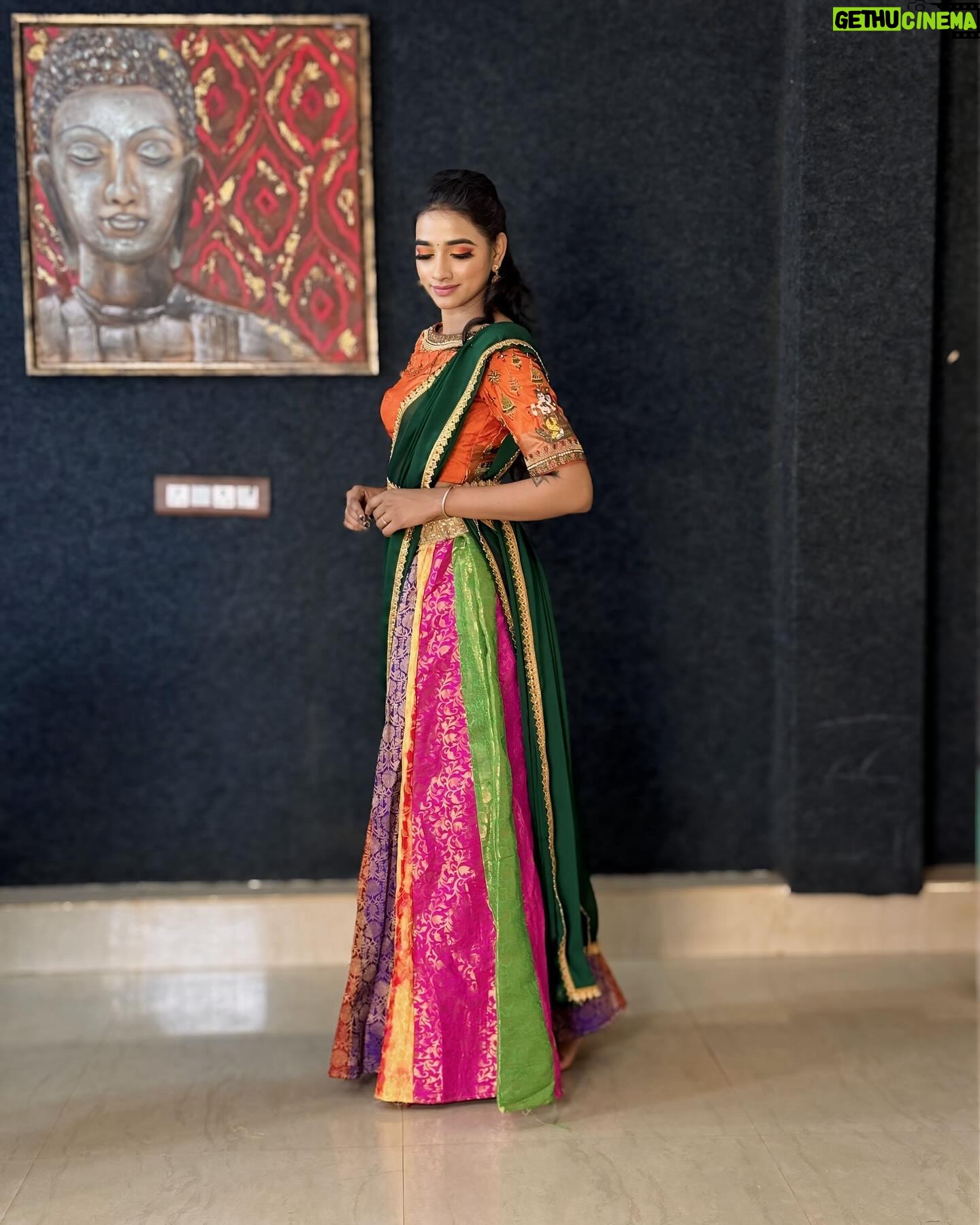 Thamizh Selvi Instagram - Looked so fine for the day ❤️🔥 MUA: @glownshine_bridalmakeover Costume : @hema_lingam_