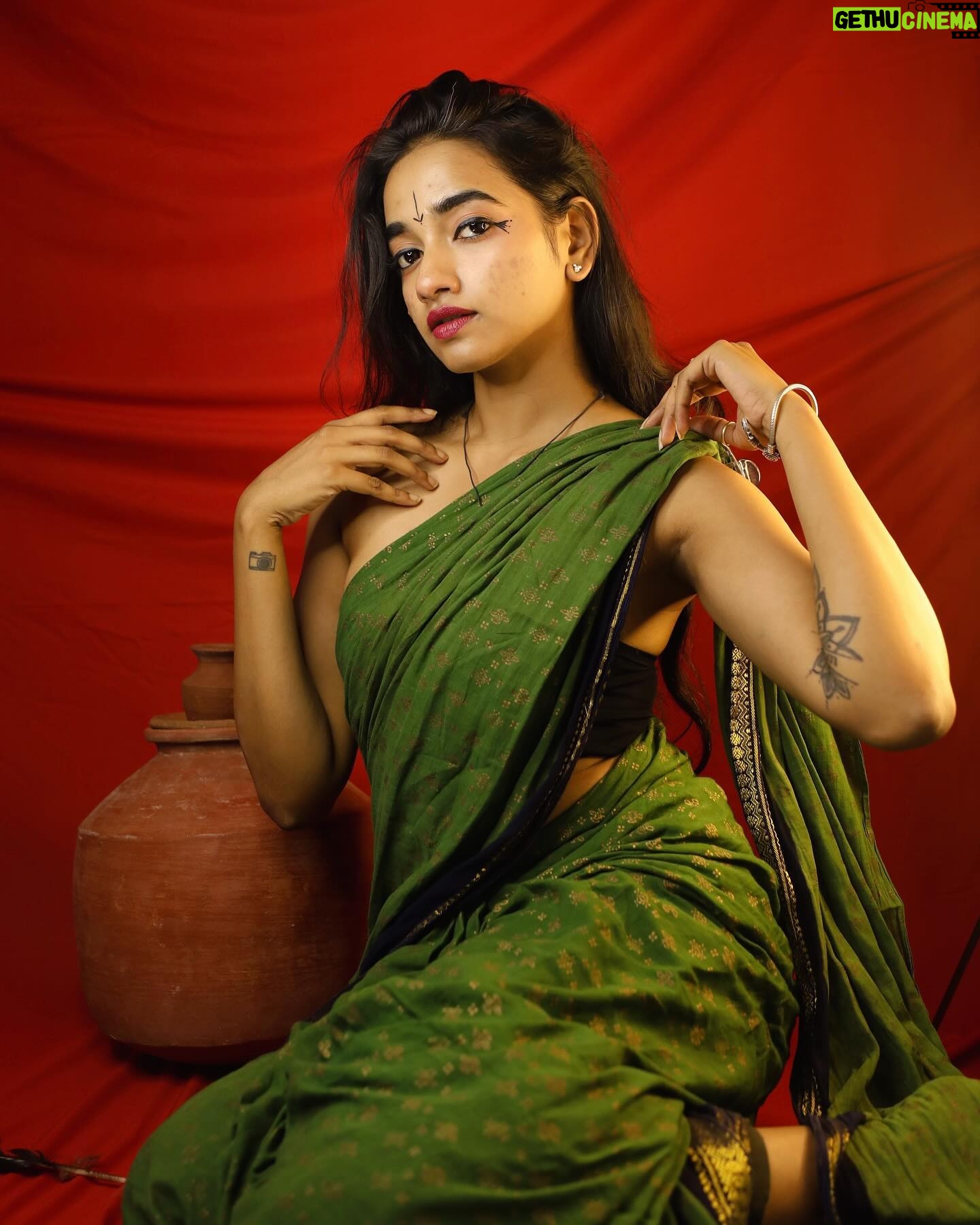 Thamizh Selvi Instagram - Don’t worry, it isn’t the asoka trend ! #selfportrait