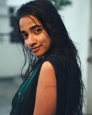 Thamizh Selvi Instagram - Vanakiliye 🖤
PC: @_llama._.drama_