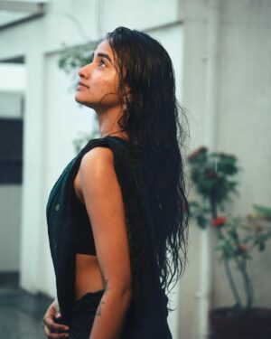 Thamizh Selvi Instagram - Vanakiliye 🖤
PC: @_llama._.drama_