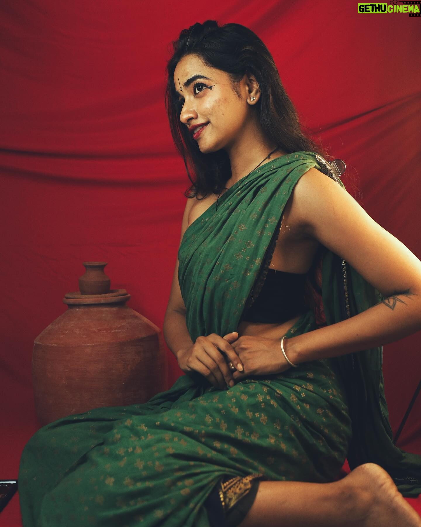 Thamizh Selvi Instagram - Don’t worry, it isn’t the asoka trend ! #selfportrait