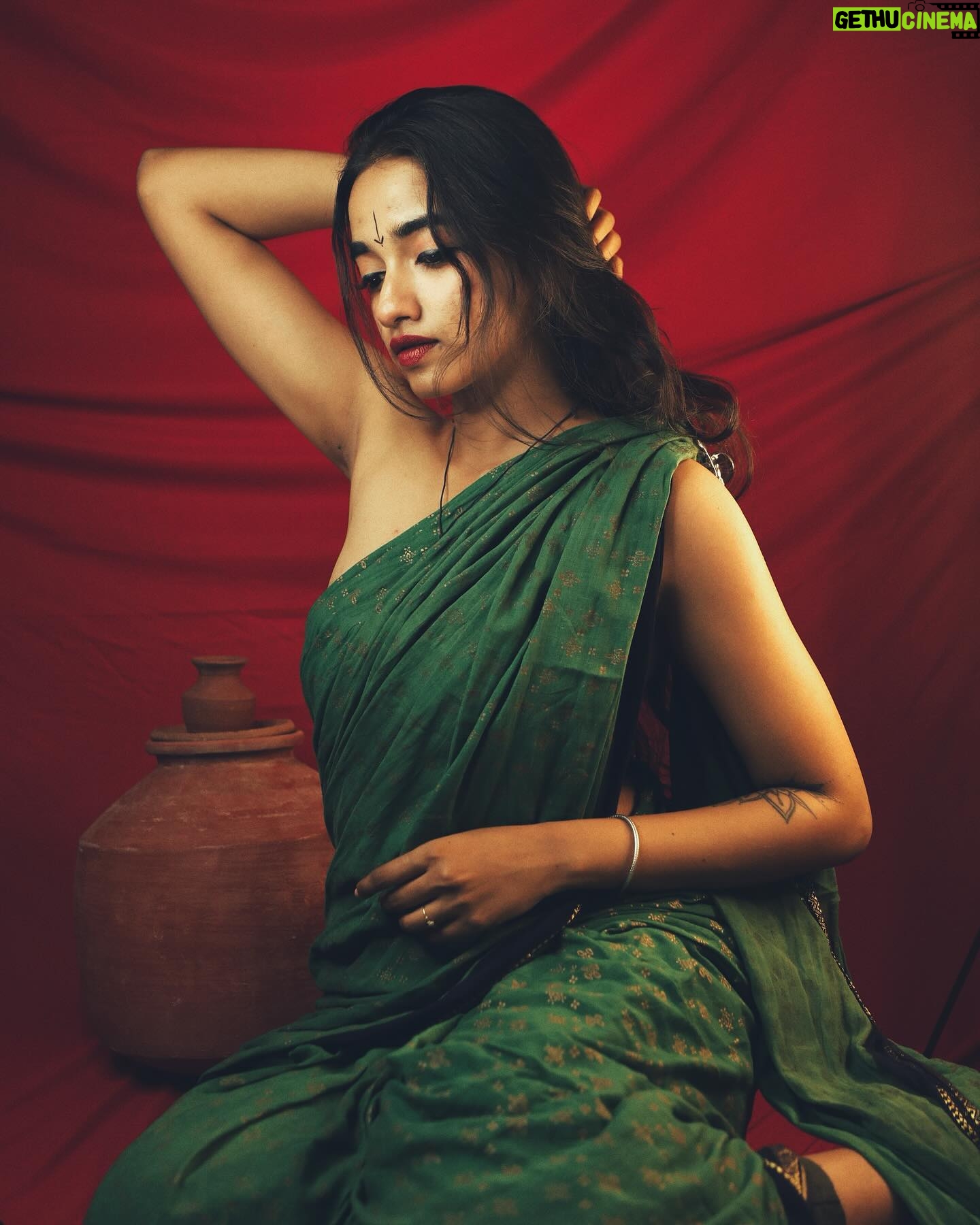 Thamizh Selvi Instagram - Don’t worry, it isn’t the asoka trend ! #selfportrait
