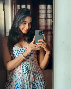 Thamizh Selvi Instagram - Outfit favourite 🎀 Sorry about not delivering contents lately. Will be back with a banger 🔥 Big announcements coming up!