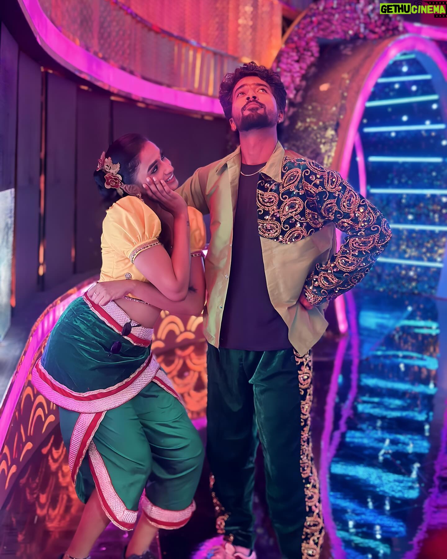 Thamizh Selvi Instagram - Awh ð€Outfit and the look! Makeup and hairstyle : @kalaiartistry Costumes : @vijaytelevision