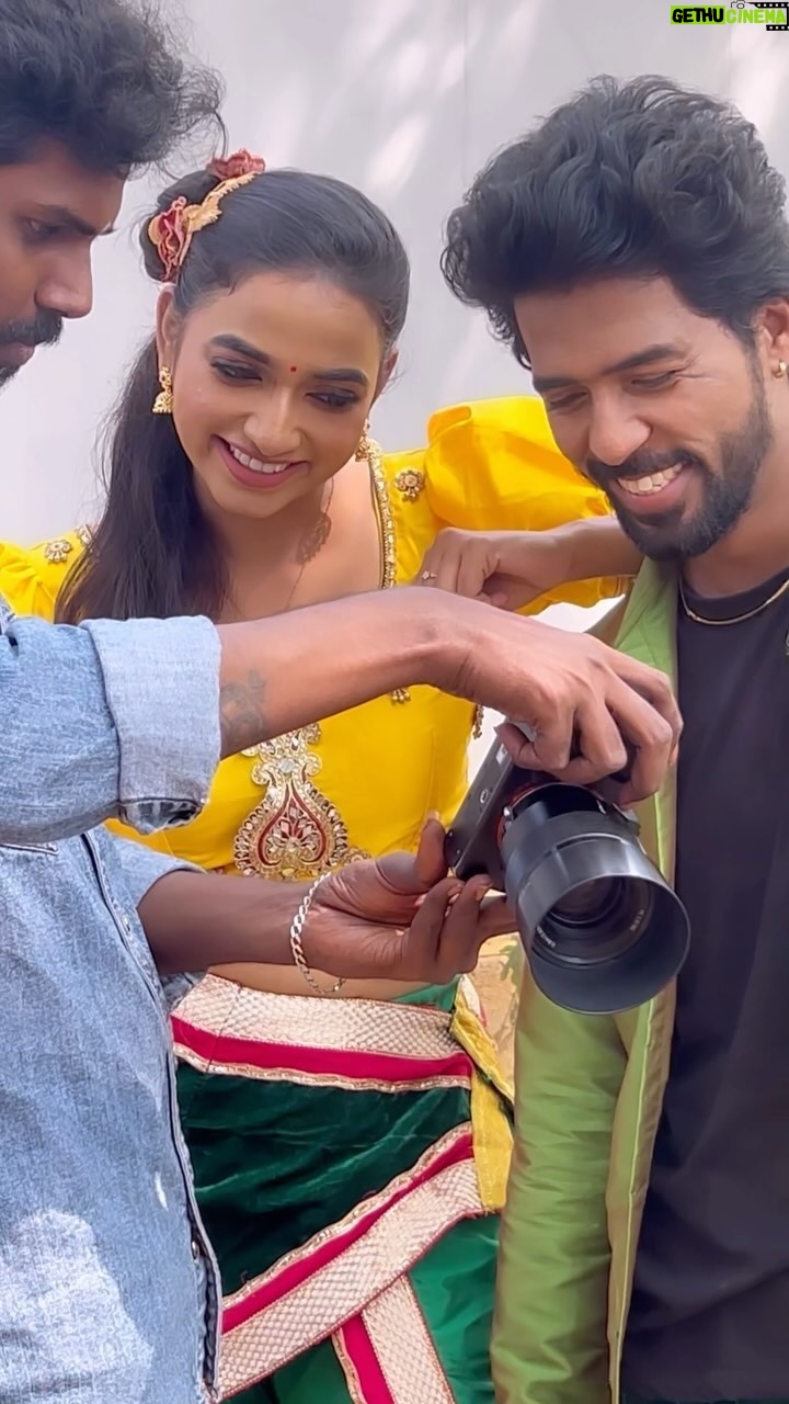 Thamizh Selvi Instagram - It all started so well though 🙃 Makeup and hairstyle : @kalaiartistry Costumes by Vijay television.