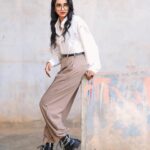 Thamizh Selvi Instagram - Because @iamsandy_off loved this outfit 🤍✨ The goal was to dress up like him and yes, successfully impressed him 🙈 MUA: @sri_makeoverz Photographer: @click_art_photograhy