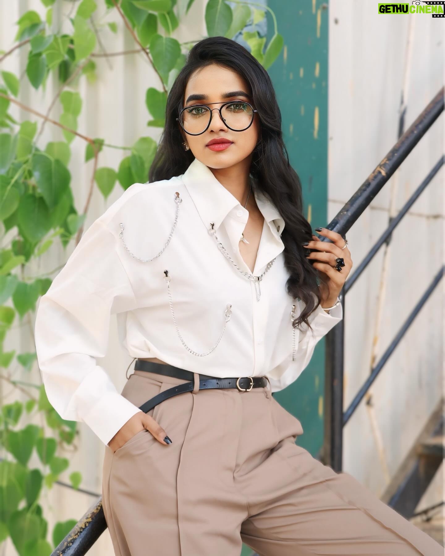 Thamizh Selvi Instagram - Because @iamsandy_off loved this outfit 🤍✨ The goal was to dress up like him and yes, successfully impressed him 🙈 MUA: @sri_makeoverz Photographer: @click_art_photograhy