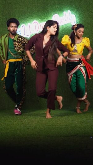 Thamizh Selvi Instagram - #LetsDanceBuddy 💃🏻

@vijaytelevision @thinkmusicofficial @prasanth_dancer_ @thamizhselvi_ 

📷 : @frames_arw 
✂️ : @___mr.kettaven___ 

 #JodiAreUready #SandyMaster #Sridevi #Meena 
#DanceShow #VijayTelevision #vijaytv