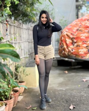 Thamizh Selvi Instagram - Just decided to look pretty today 🤍